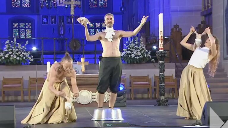 Polonahí tanečníci znesvätili chrám, prítomný bol aj nemecký prezident