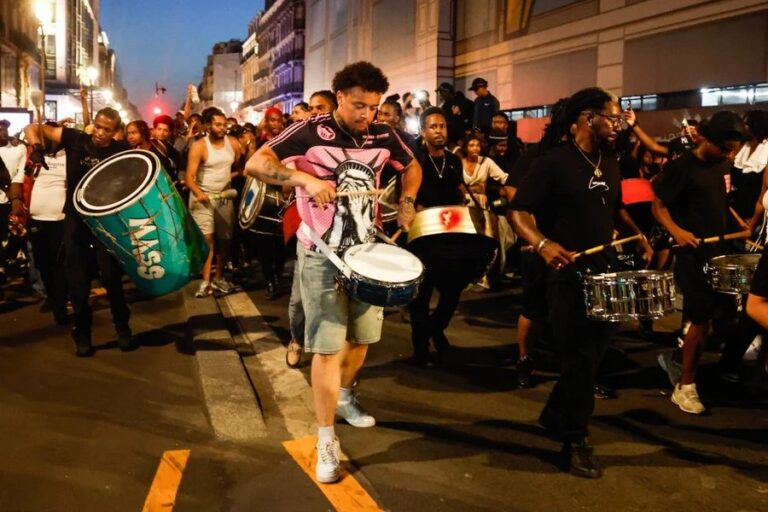 Útoky vo Francúzsku: muži počas osláv bodali ženy striekačkami