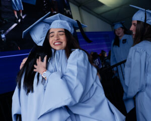 Muži v USA „zdrhajú“ z univerzít. Dievčatám zostanú diplomy a krmivo pre mačky