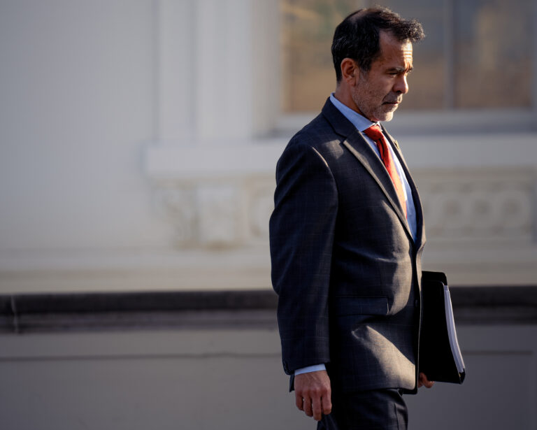 Senior poradca prvej dámy Jill Bidenovej Anthony Bernal. Foto: Andrew Harnik/Getty Images