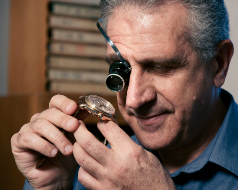 Majster hodinár Demetrio Cabiddu. Foto: Richard Blanshard/Getty Images