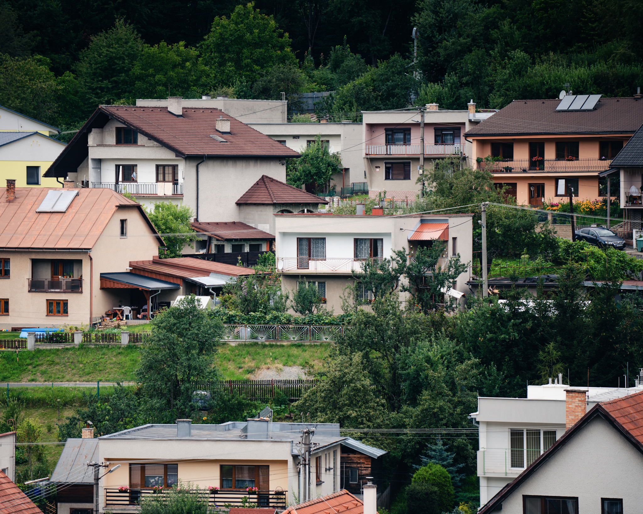 Trh s domami sa v lete prebúdza. Odborníčky upozorňujú na skryté nástrahy ich kúpy