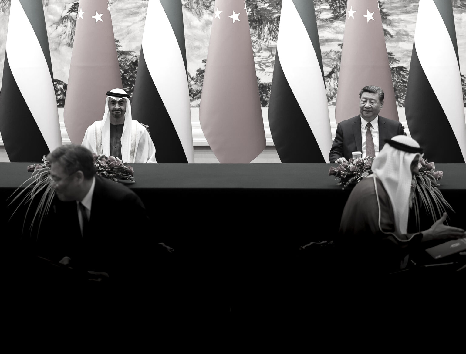 Čínsky prezident Si Ťin-pching a prezident Spojených arabských emirátov šejk Muhammad bin Zajid Ál Nahján. Foto: Tingshu Wang – Pool/Getty Images