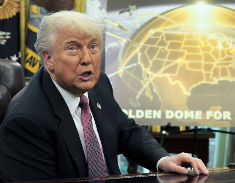 EÚ a USA zrýchľujú obchodné rokovania, Brusel pripravuje protiopatrenia