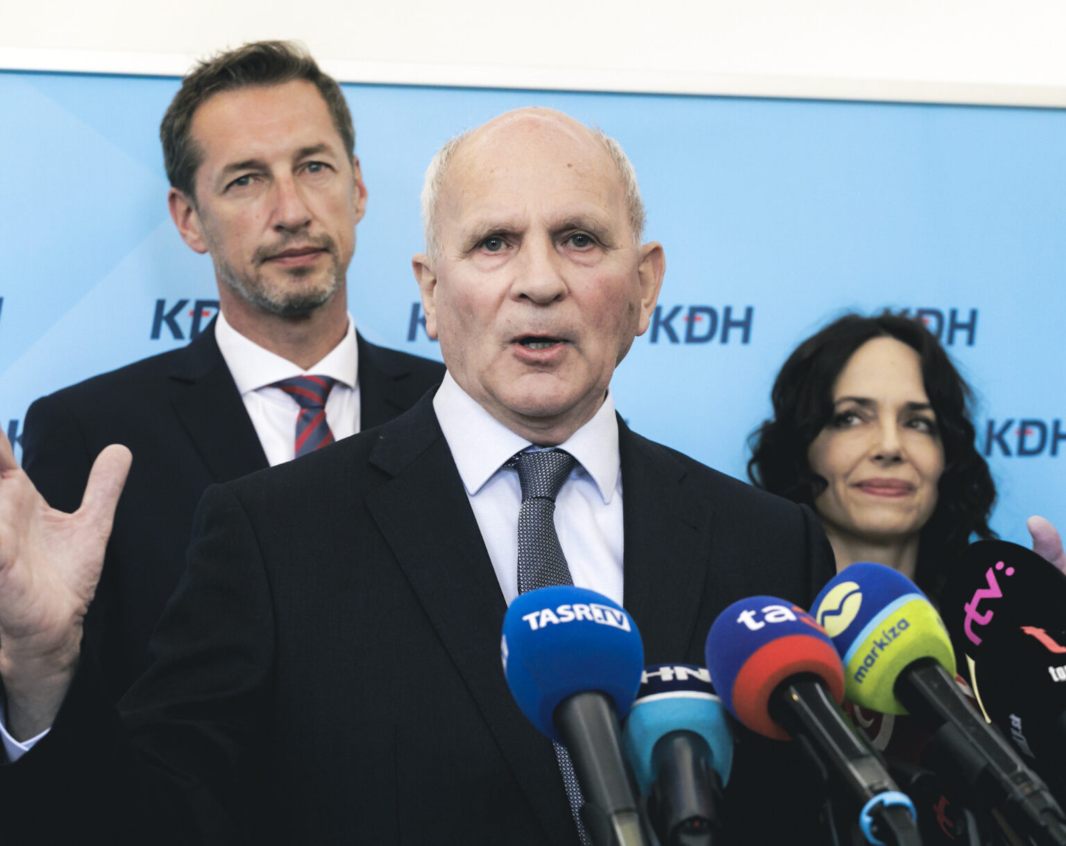 Zľava Milan Majerský, František Mikloško a Miriam Lexmann. Foto: Dano Veselský/TASR     