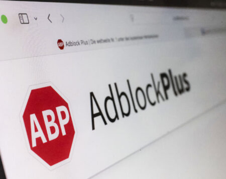 Holanďan ukázal, ako sa dajú blokovať reklamy aj v reálnom svete