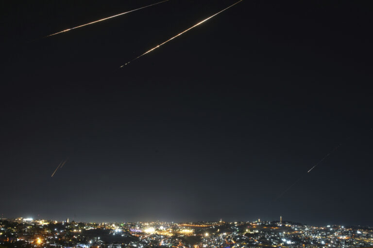 Izrael zachytil raketu z Jemenu, Húsíovia tvrdia, že konajú v mene Gazy