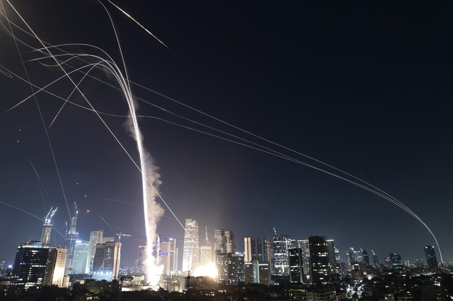 Irán útočí na Jeruzalem. Foto: TASR/AP