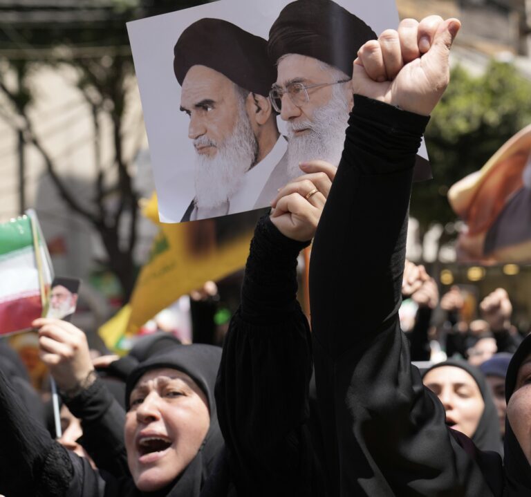 Konflikt s Izraelom eskaluje. Irán odpovedá demonštráciami