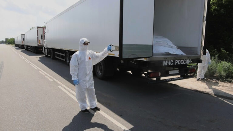 Rusko odovzdalo Ukrajine ďalších 1 200 tiel padlých vojakov, telá Rusov sa nevracajú