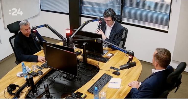 Andrej Danko a Viliam Karas v Sobotných dialógoch STVR. Reprofoto: STVR