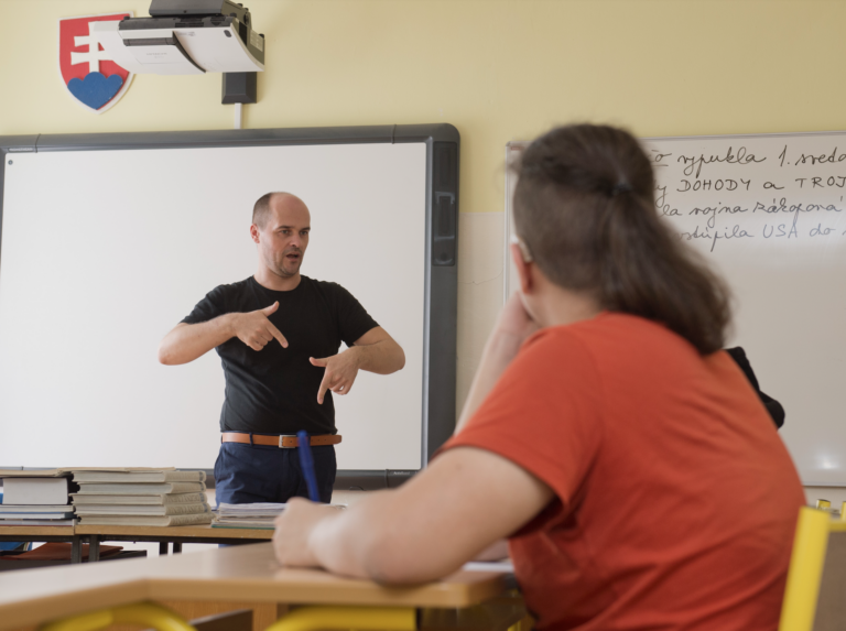 Žiakov ubúda, škôl na Slovensku je však priveľa. Menšie by sa mohli zlúčiť