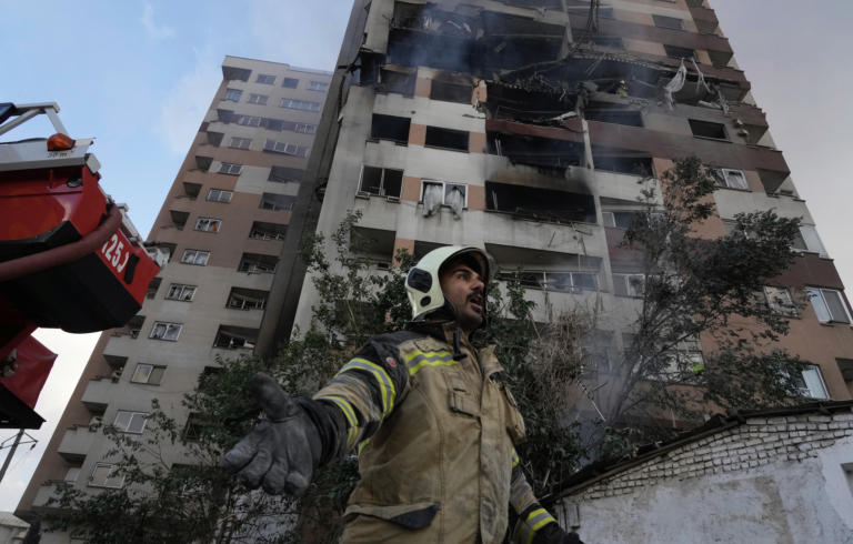 Bez prúdu a vedcov: Irán po útokoch zápasí s vážnymi škodami