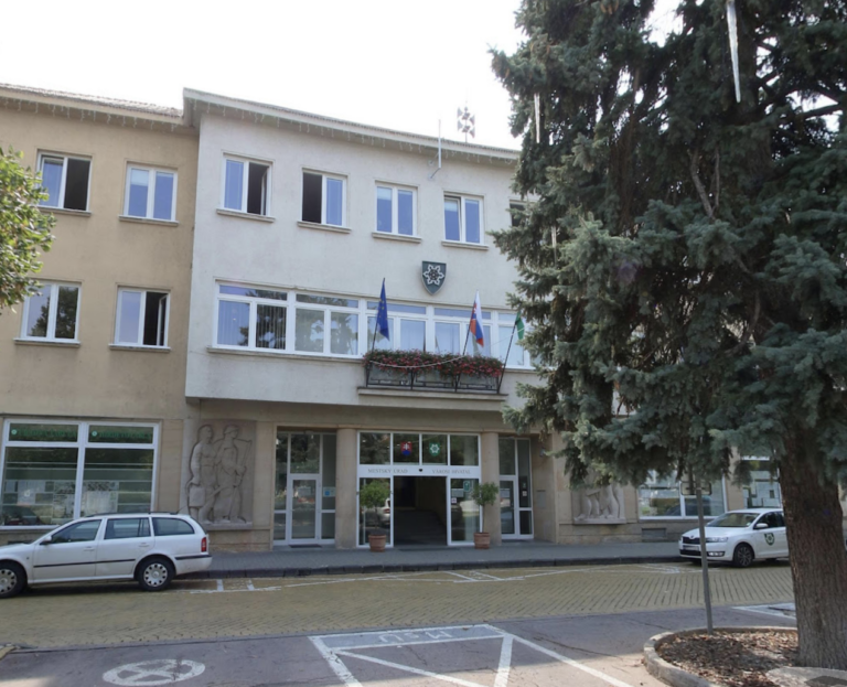 Vlna podnetov na slovenské podniky: otváracie hodiny musia byť v maďarčine