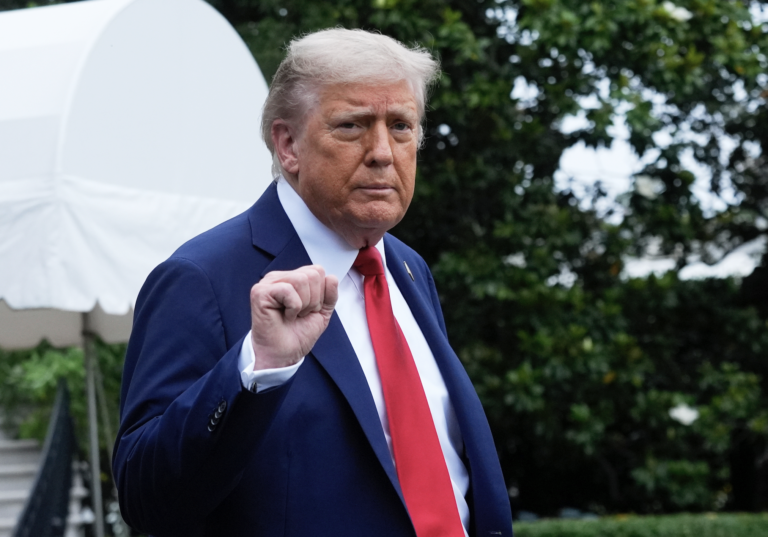 Trump sprísňuje politiku USA voči Kube a obnovuje tvrdé embargo