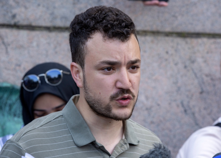 Zatkli ho za účasť na propalestínskom proteste, súd rozhodol o prepustení