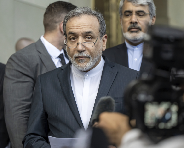 Arakčí: Teherán neuzavrel dohodu, no ak Izrael stíchne, Irán prestane