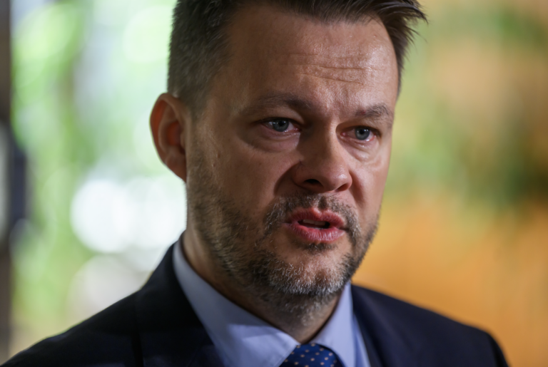 Migaľ: Samosprávy s eurofondmi zaostávajú, nech „menej plačú a viac makajú“