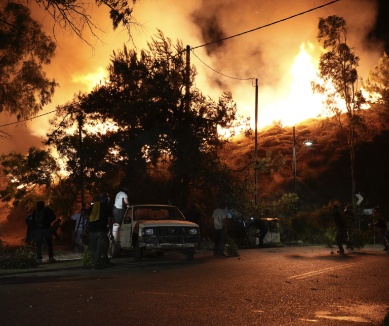 Grécky Chios horí už druhý deň, plamene ohrozujú aj vzácnu mastichu