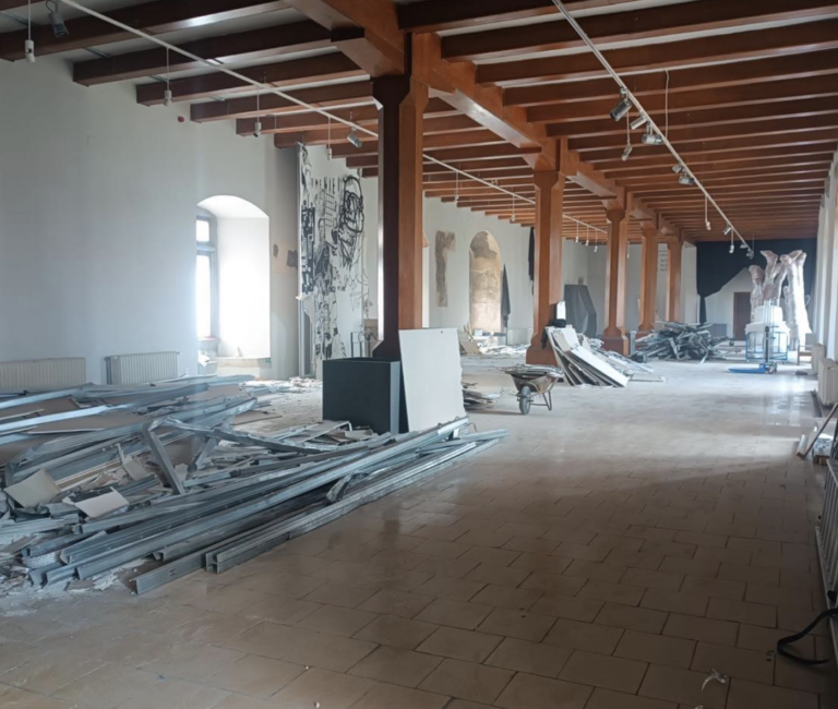 Z výstavy smetisko. Riaditeľ SNG vo Zvolene nechal zničiť dielo bez varovania