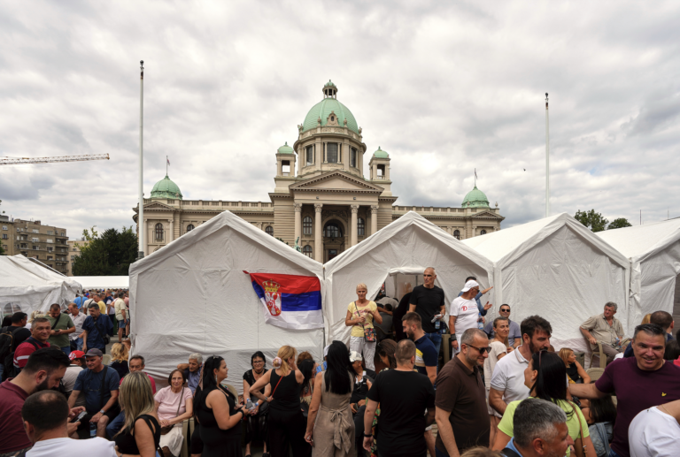 Srbské protesty vrcholia. Vučić čelí tlaku na predčasné voľby, hrozí „radikalizácia“