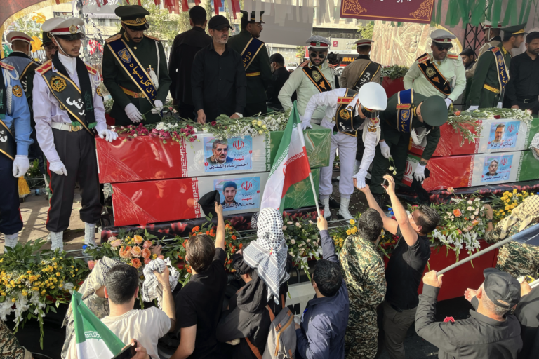 Irán podmieňuje rozhovory s USA: Bez konca útokov ich nezačneme