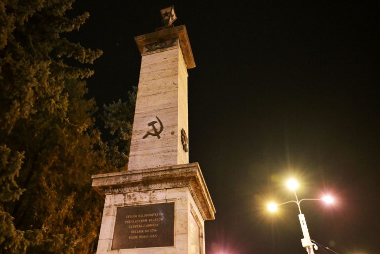 Pamätník vojakov Sovietskej armády na Námestí osloboditeľov v Košiciach. Foto: František Iván/TASR