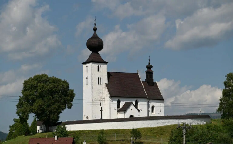Kostol Ducha Svätého v obci Žehra. Foto: Štefan Podolinský