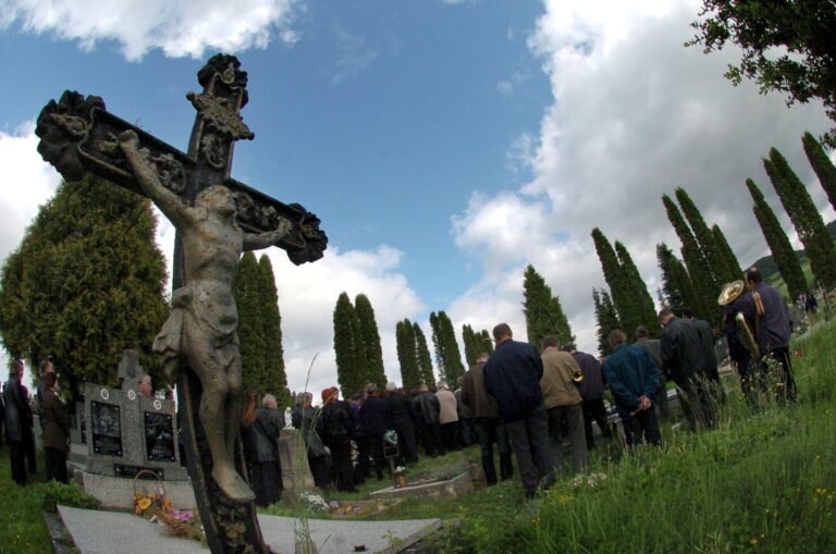 SNS chce zvýšiť príspevok na pohreb o stovky eur