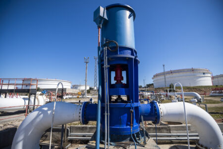 Ukrainian drones and freezing weather disrupt Russian oil exports