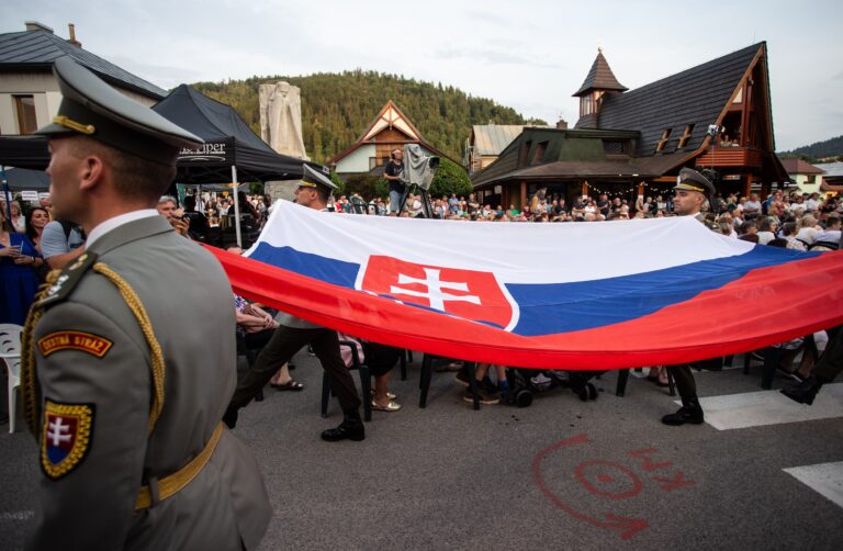 Stará Bystrica oslávi zvrchovanosť s vatrou, vlajkami aj premiérom Ficom