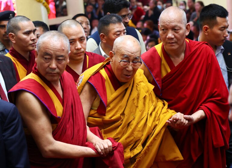 Dalajláma dúfa, že sa dožije vyše 130 rokov, reinkarnáciu si určí sám