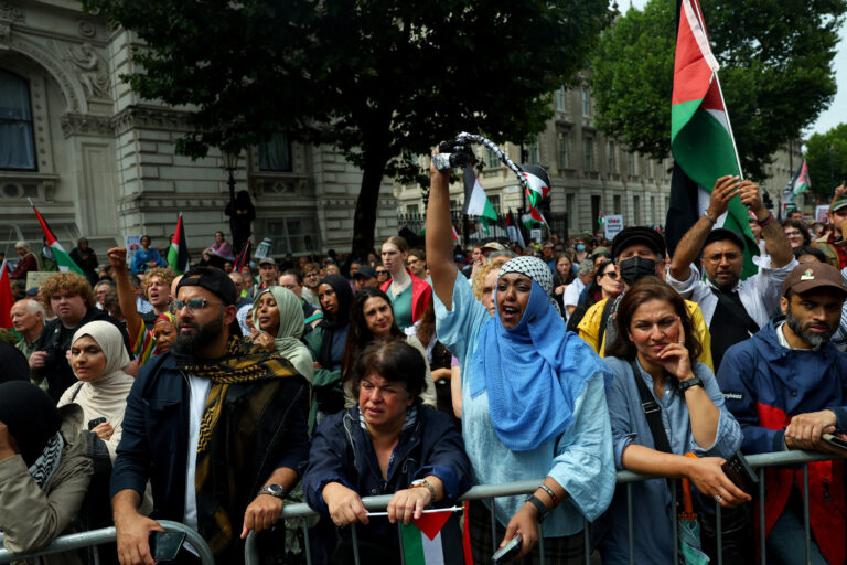 Britská polícia zatkla stovku aktivistov protestujúcich za Palestine Action