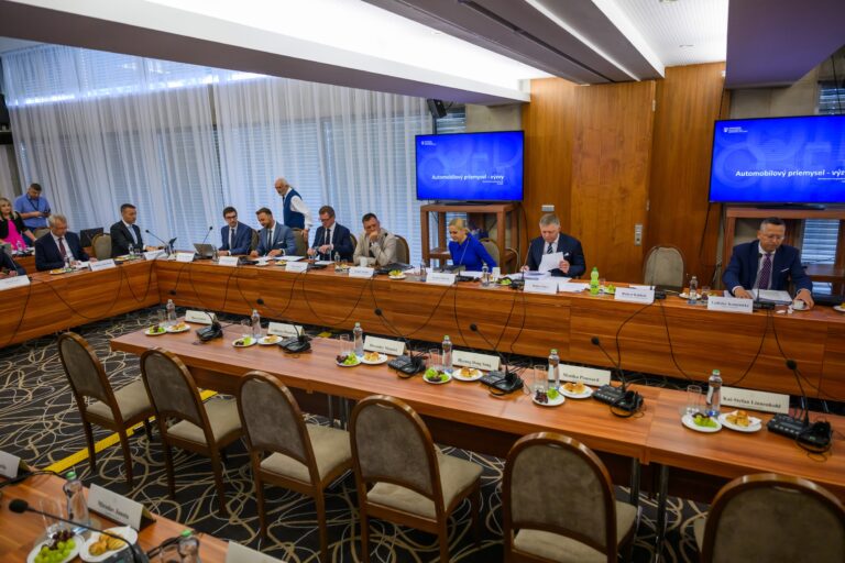 Vláda chystá stratégiu na 15 rokov, vnútru zverila ochranu IT infraštruktúry