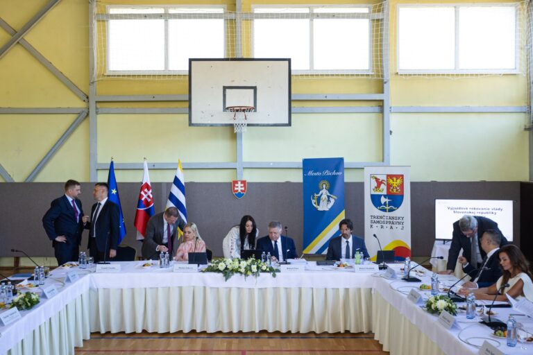 Vláda uvoľnila viac ako dva milióny eur pre okresy Púchov a Ilava