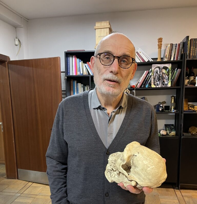 Moskva odsúdila na 14 rokov väzenia známeho spisovateľa Borisa Akunina