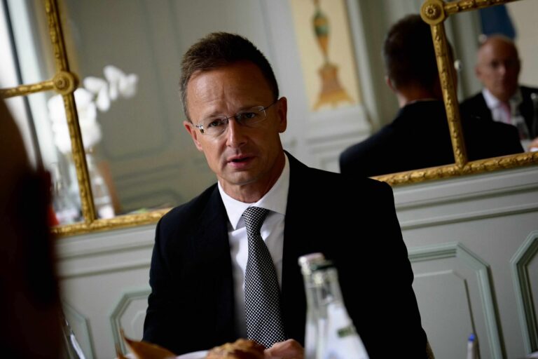 Ukrajina by oslabila EÚ a priniesla vojnu, vyhlásil Szijjártó