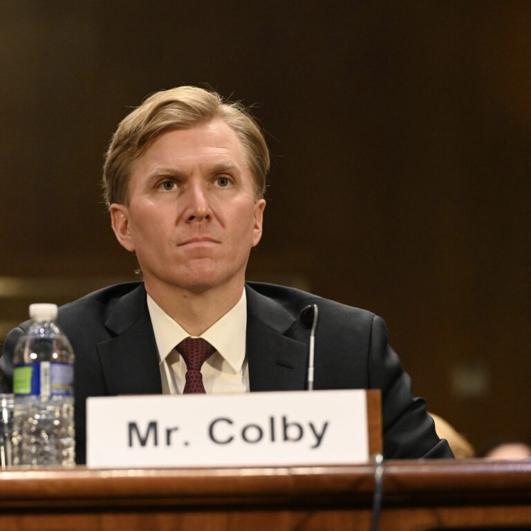 Elbridge Colby na vypočutí v senátnom výbore pre ozbrojené sily, kde sa skúmala jeho nominácia na post námestníka ministra obrany pre politiku, v Dirksenovej kancelárskej budove Senátu vo Washingtone v utorok 4. marca 2025. Zdroj: Sipa USA / ddp USA / Profimedia