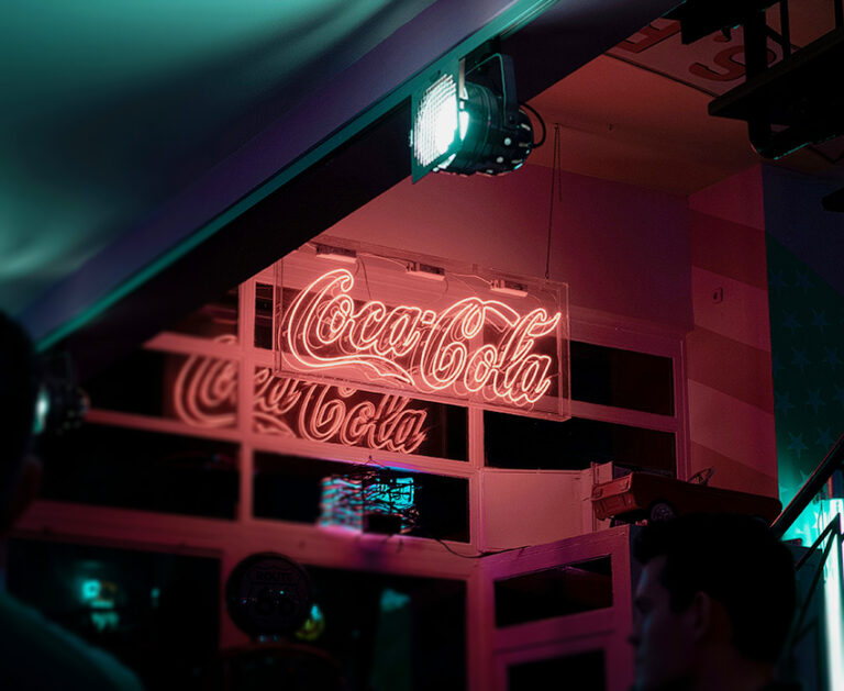 Trump: Coca-Cola v USA má prejsť na trstinový cukor, firma zmenu nepotvrdila