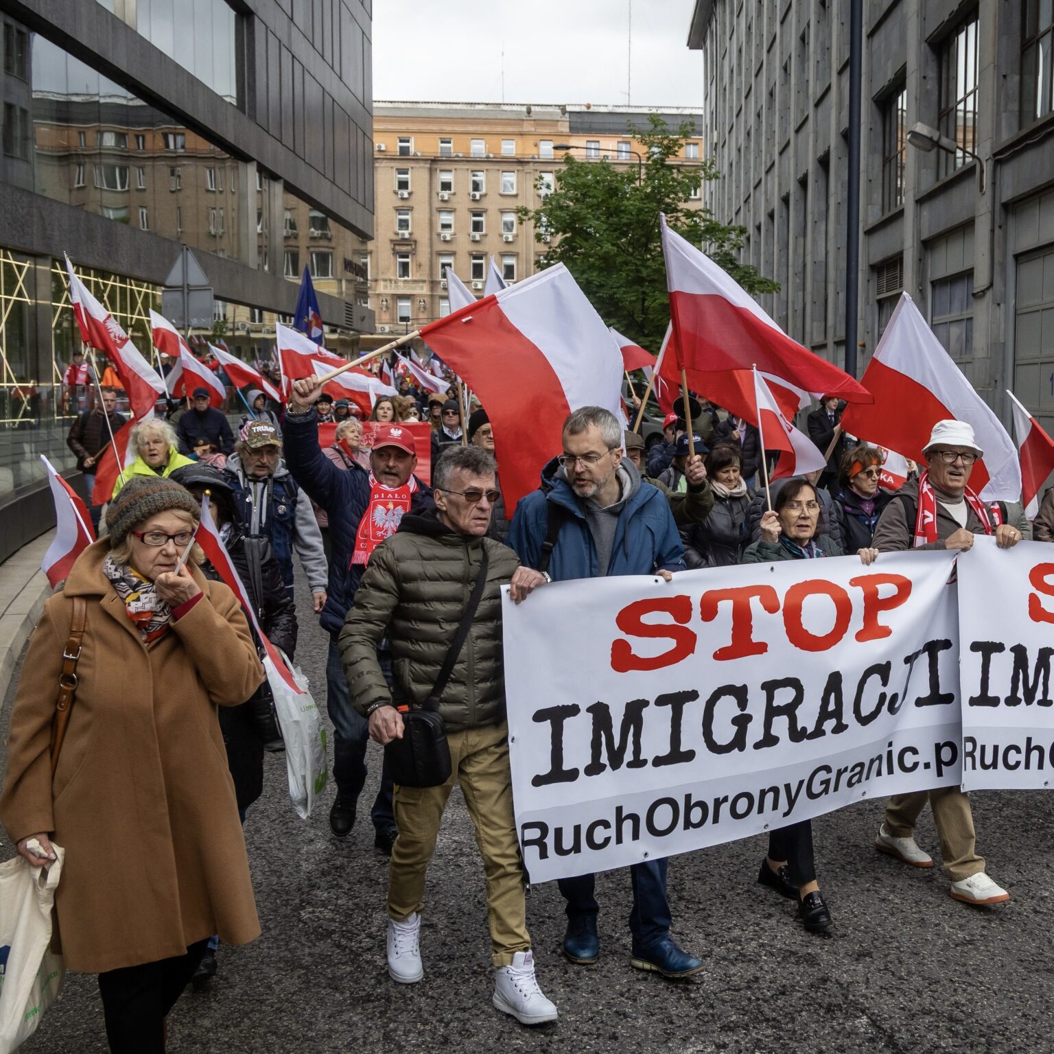 Protest proti imigrácii v máji vo Varšave. V väčšine krajín Európskej únie sa v politickom spektre presadzuje tvrdší postoj k migrácii. Zdroj: Wojtek RADWANSKI / AFP / AFP / Profimedia