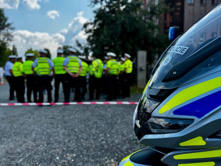 Pri Prahe zasahovali kvôli infekcii. Vyšetrujú 80 ľudí, špekuluje sa o úmrtí