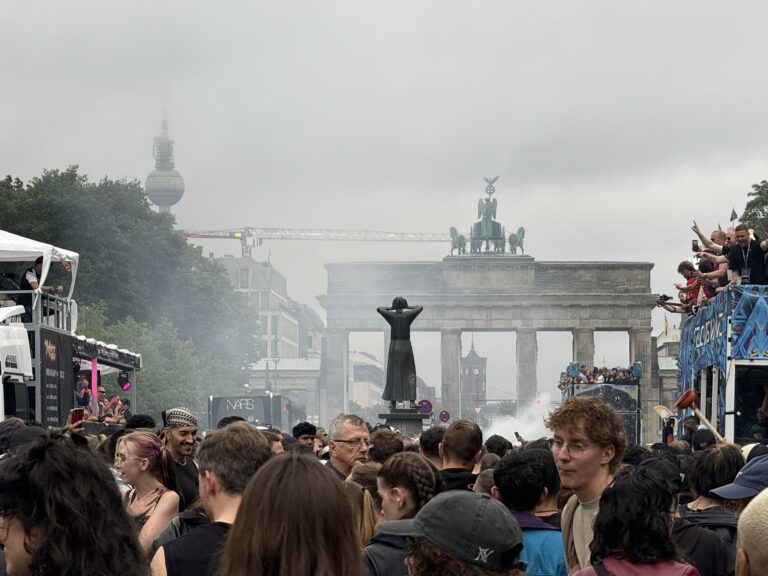 Festival Rave the Planet má dohru. Hospitalizovaných je 69 účastníkov