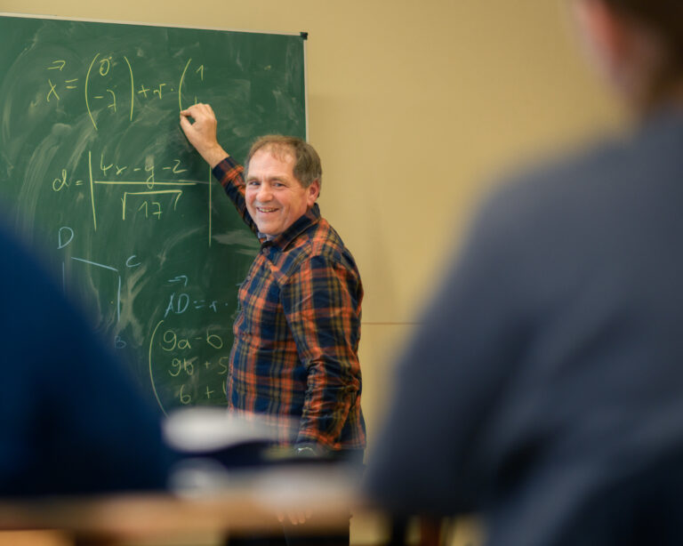 Učiteľ matematiky. Foto: Robert Michael/picture alliance via Getty Images