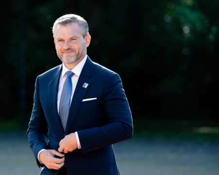 Pellegriniho osud: zvýšenie obranných rozpočtov pochová sociálny populizmus