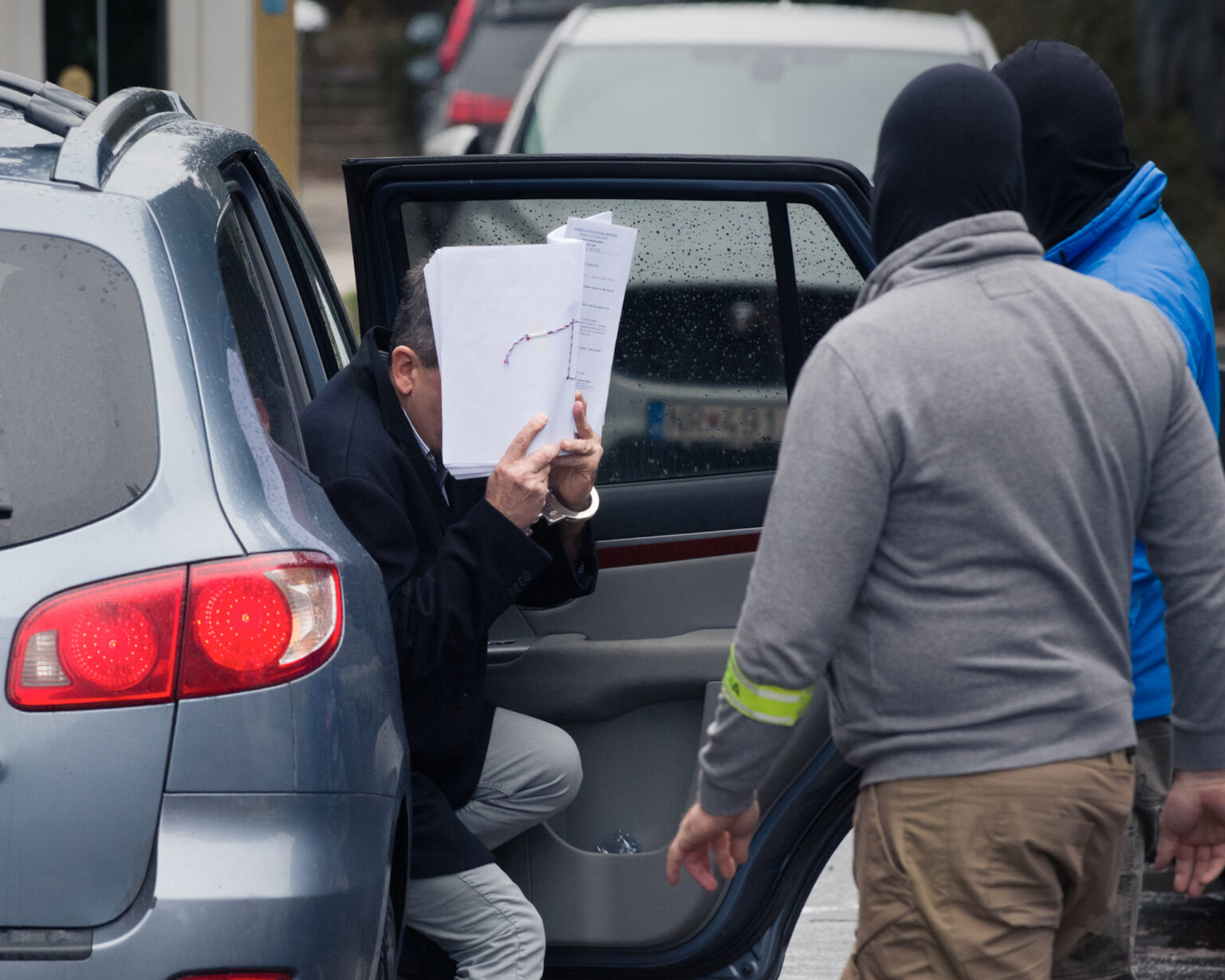 Policajti Národnej kriminálnej agentúry (NAKA) realizujú akciu v roku 2020. Foto: Henrich Mišovič/TASR