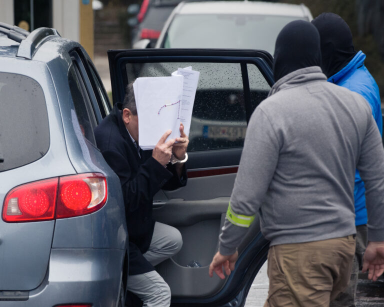 Policajti Národnej kriminálnej agentúry (NAKA) realizujú akciu v roku 2020. Foto: Henrich Mišovič/TASR