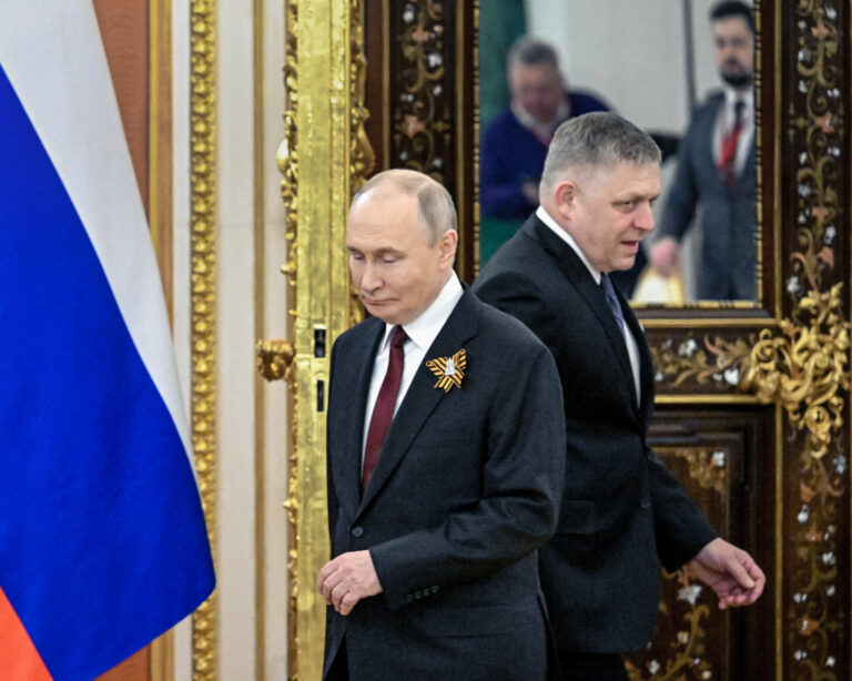 Vladimir Putin a Robert Fico. Foto: Sergey Bobylev/Sputnik/Profimedia