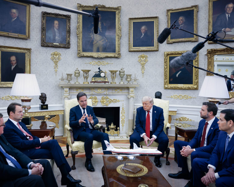 Mark Rutte, Donald Trump a najbližší spolupracovníci. Foto: Kevin Dietsch/Getty Images