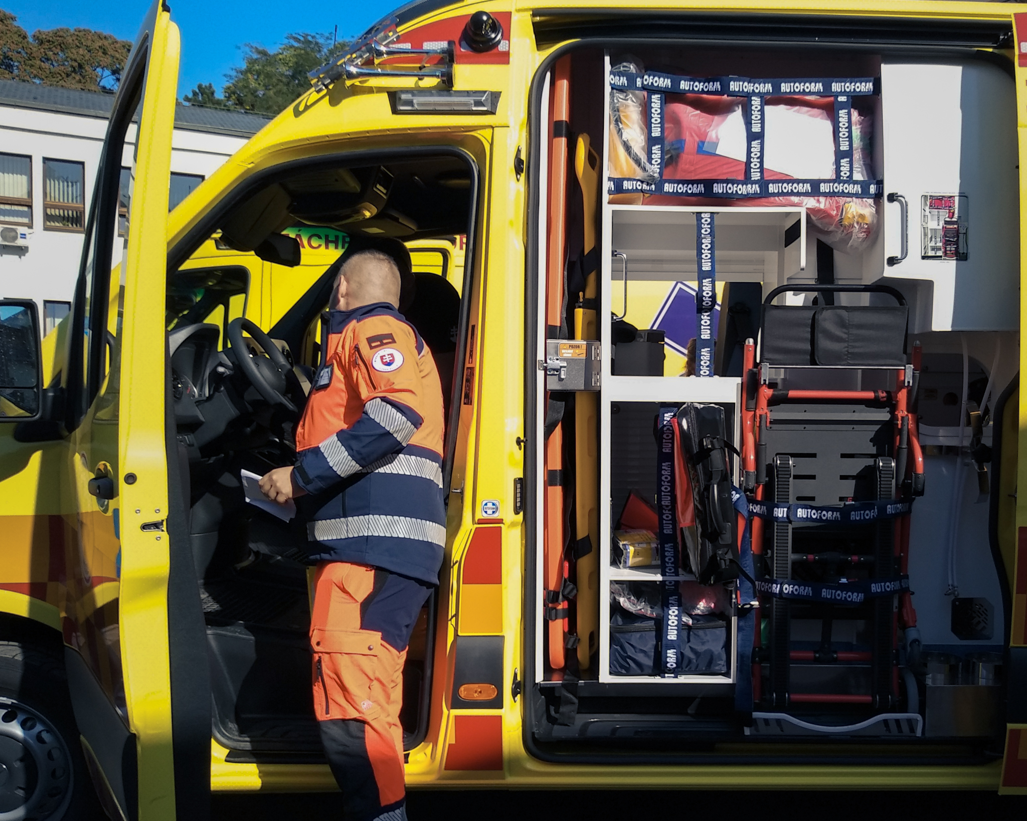 Záchranky za 1,2 miliardy. Tender vraj sprevádzajú podozrenia, mlčanie a možné dohody