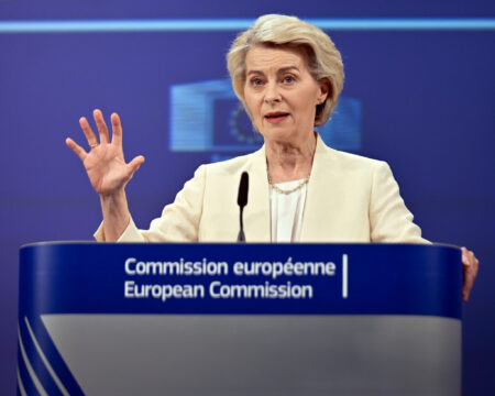 Nový rozpočet EÚ: rana pre agrosektor, bizarná daň a oheň pod zadkom von der Leyenovej